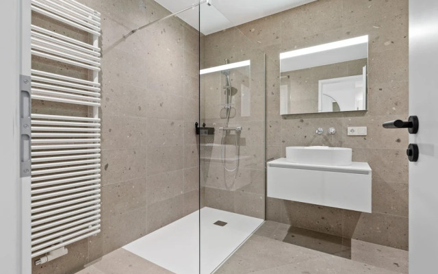 Charming Clausen Getaway Serene ID209