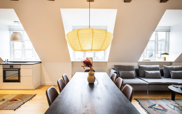 Town Hall Penthouse by Daniel&Jacob’s