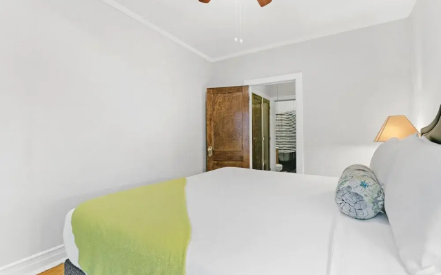 1BR Explore Town in Loyola Park