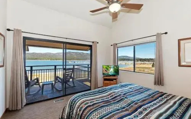 055 Lakefront Ski Getaway Cabin