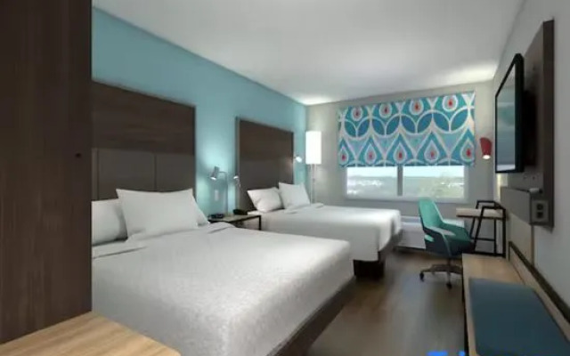 Tru by Hilton Commerce