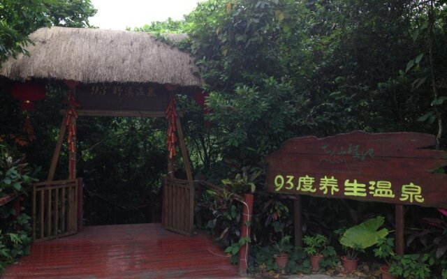 Hainan Qixian Yaochi Springs Resort