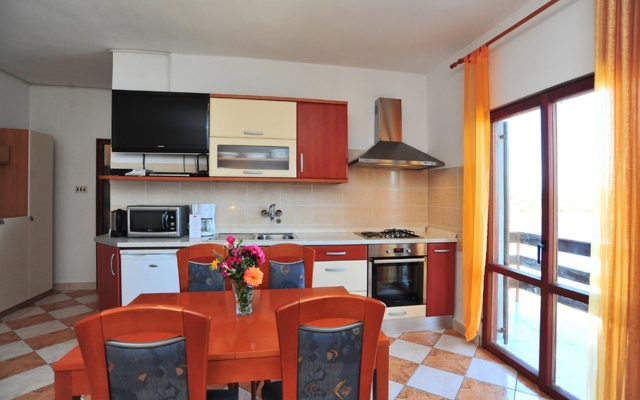 Apartment Ljilja - 10m from the sea with parking: A3 Nin, Zadar riviera