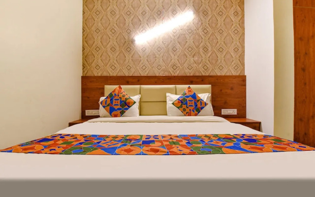 OYO Flagship 19036 Hotel Royal Raj