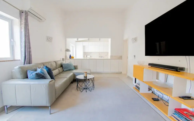 Lavanda Magnificent Five Bedroom Villa in Carvoe