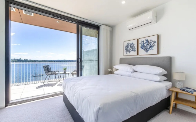 Superb 2-bed Apartment With Scenic Bay Views – Guest Rooms – Batemans Bay