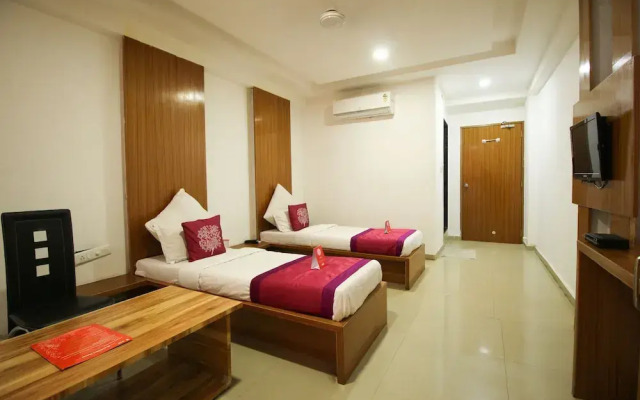 OYO 5122 Hotel Midway Residency