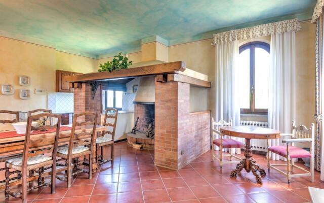 Majestic Farmhouse in San Vivaldo with Swimming Pool