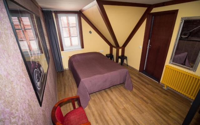 Aleksandri Guesthouse