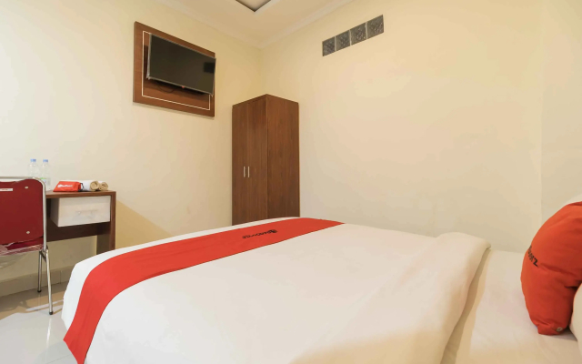 RedDoorz near Griya Agung 2 Palembang - Hotel in Palembang - Photo 4