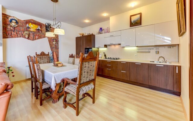 Home4day Spacious loft in the heart of Petersburg