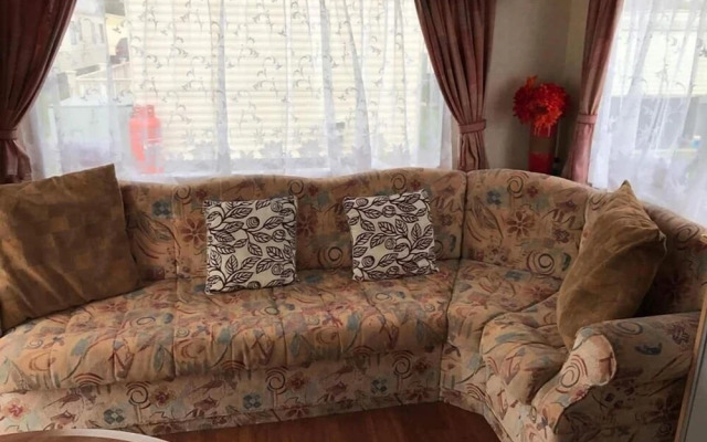 T & J's Caravan - 207 Happy Day's