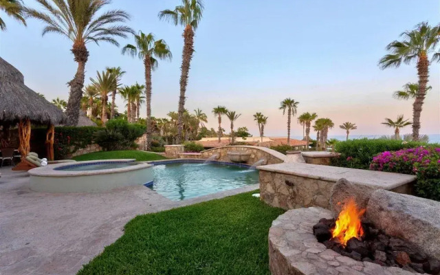 Villa Tranquila: 4 Bedroom Ocean View Villa Perfect for Relaxing at a Discounted Rate!