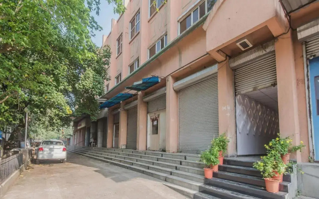 OYO 599 Divine Residency