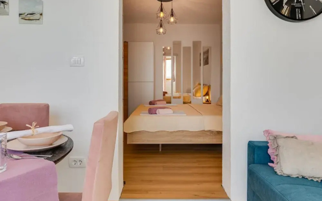 Beautiful Coastal Apartment in Karlobag