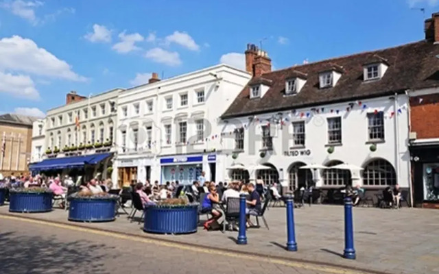 Warwick Market Place Apartment