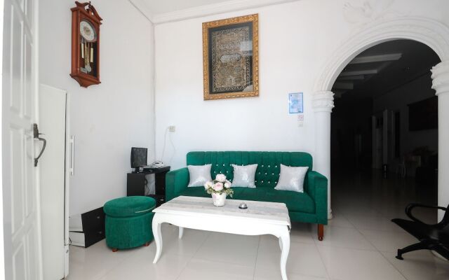 Airy Eco Syariah UNESA Ketintang Madya 151 Surabaya