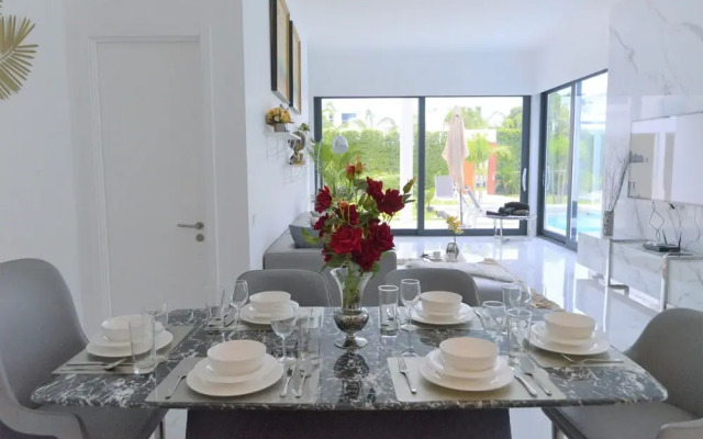 Villa with Shared Pool in Central Pattaya - Palmc15