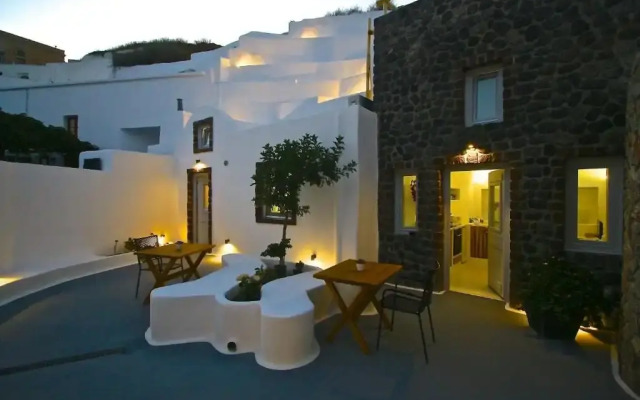 Karpimo & Fertimo Suites Santorini
