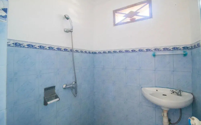 RedDoorz near Pantai Boom