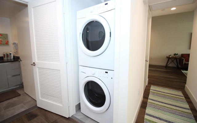 LA Luxury Suites Free Parking 2BD2BA