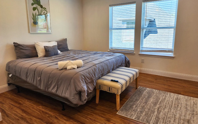 Modern 3 Bedroom Retreat in Pearland