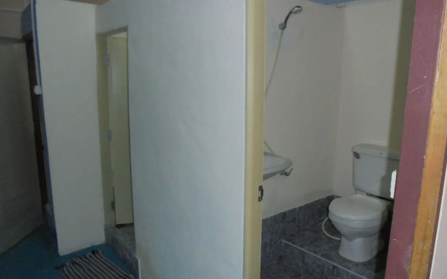 P.S. Guesthouse And Bar