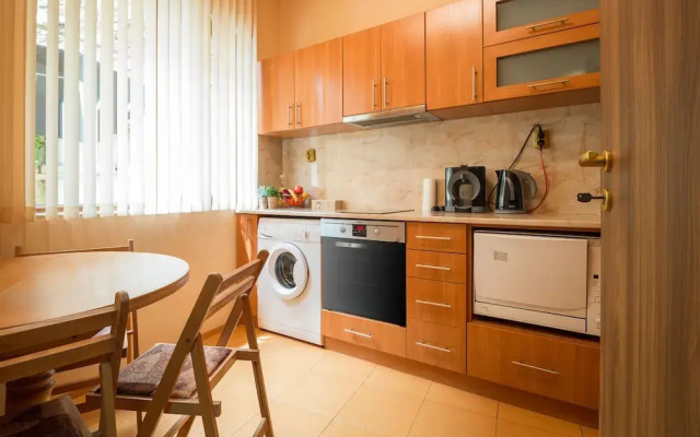 FM Luxury 2-BDR Apartment - Rocky House