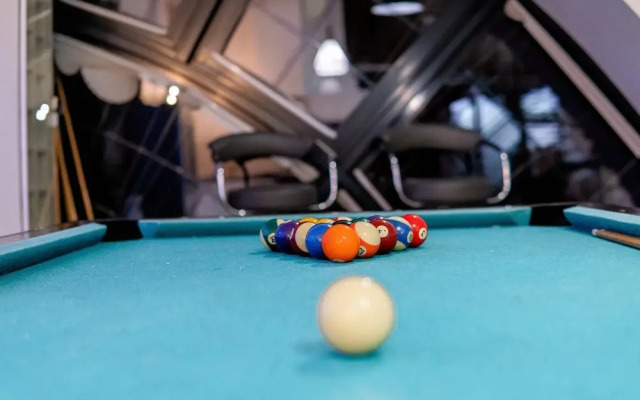 Dream Aparts - Lofty Scheiblera