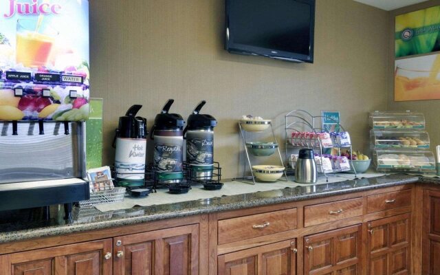 Quality Inn Russellville I-40