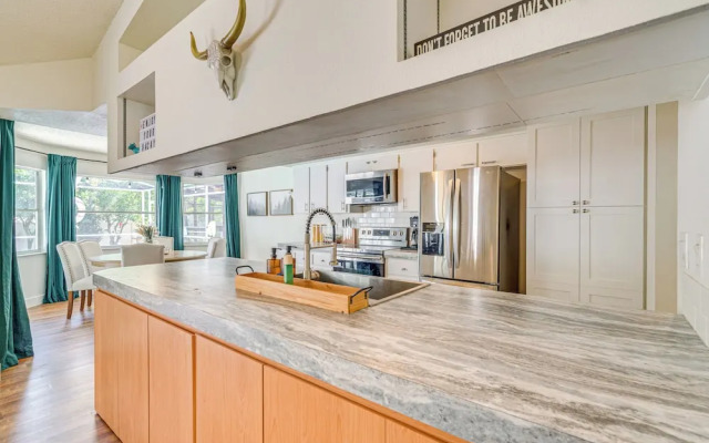 Private Pool & Lanai: Spring Hill Oasis