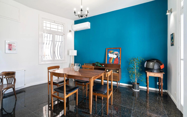 Spacious & Artistic Retro 2 Bedrooms Apt + SAUNA