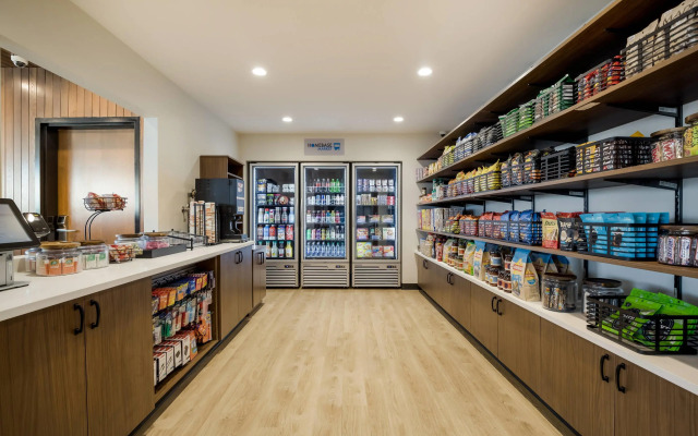 Everhome Suites Corona