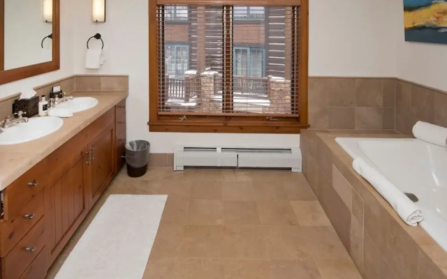 Lavish 3br 3.5ba Bachelor Gulch  Steps To Lifts 3 Bedroom Condo by RedAwning