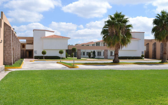 La Posada Hotel y Suites