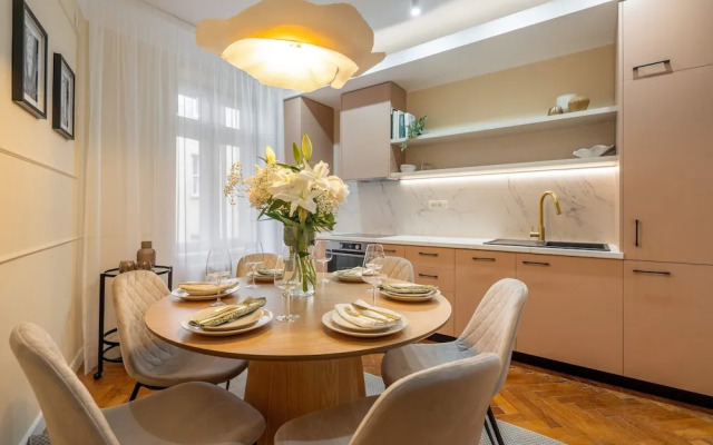 Elegant 3BR by the Romanian Athenaeum