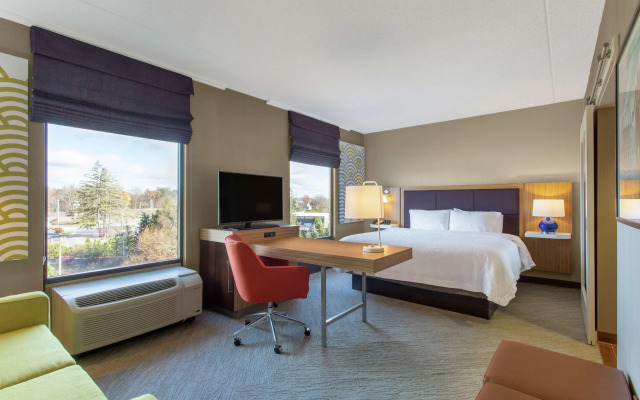 Hampton Inn & Suites Albany Airport