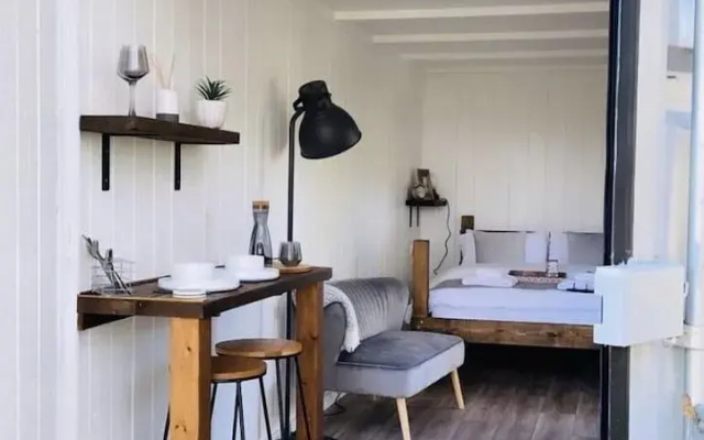 Trethowels Grey Hidden hut