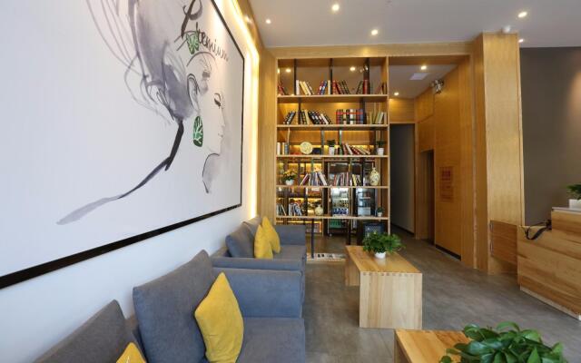 7 Days Premium·Yichang Wanda Plaza Yunhe Park