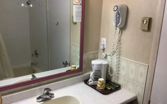 Country Squire Motel