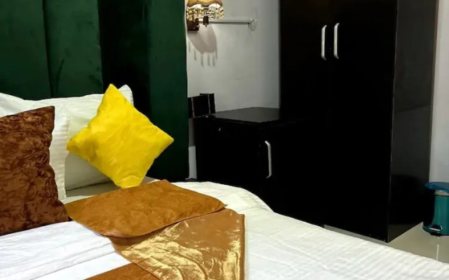 Glandov Suites and Apartment