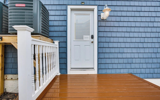 Bright Duplex Condo: Walk to Brigantine Beach!