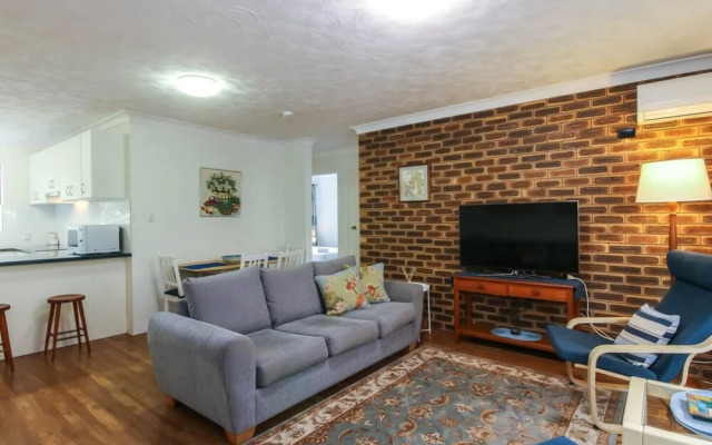 2 Bedroom St Lucia Apartment close to UQ and CityCat