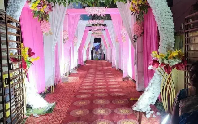 Hotel Vibrant Lawn And Banquet