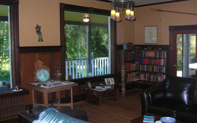 Sasquatch Crossing Eco Lodge B&B