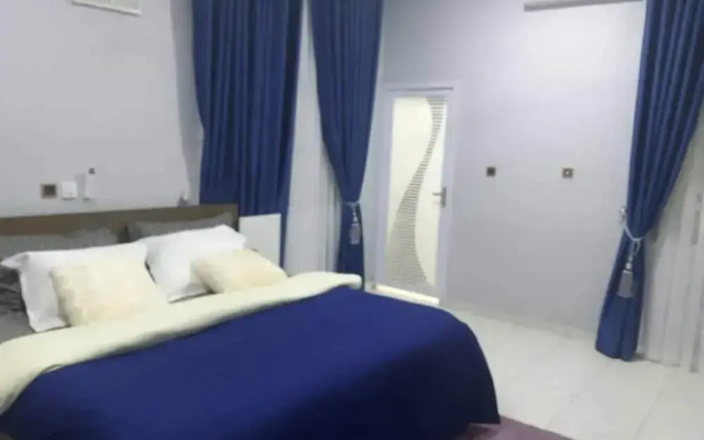 3 Bed Flat - Sleeps 6 - Parking - Wifi