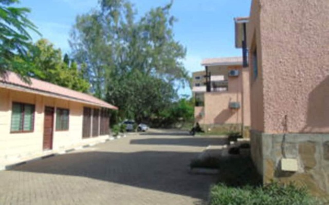 Visit Beautiful Mombasa and Stay at the Wonderful Makweru Villas