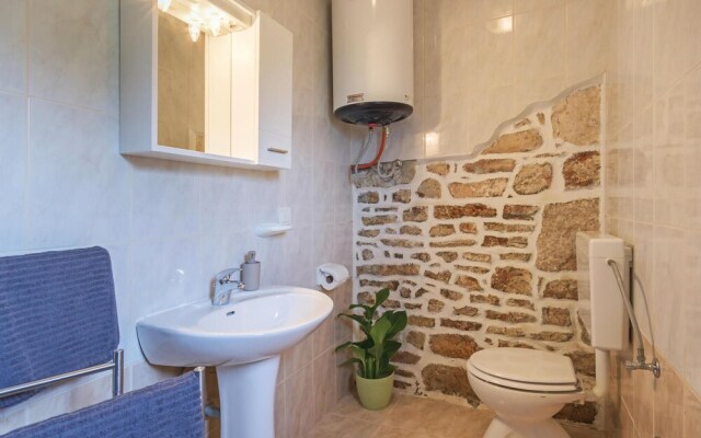 Nice Home in Liznjan With 4 Bedrooms, Internet and Outdoor Swimming Pool