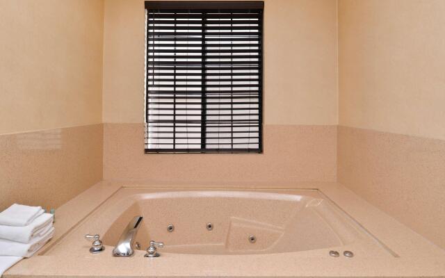 Best Western Hollywood Plaza Inn Hotel - Hollywood Walk of Fame LA