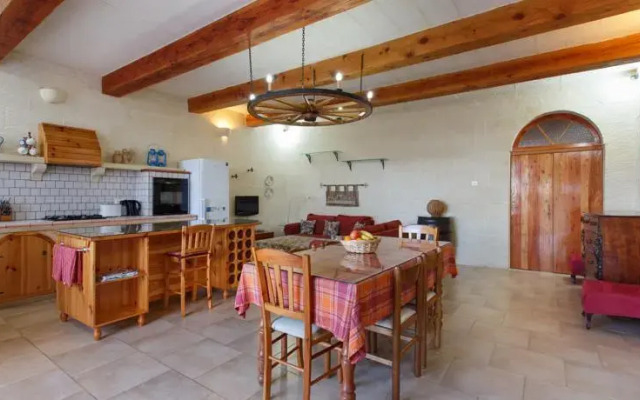 Tal-Bobby Farmhouse